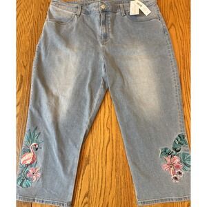 NWT Chico's Perfect Stretch Girlfriend Slim Leg Capri Jean 3 Flamingo Embroidery
